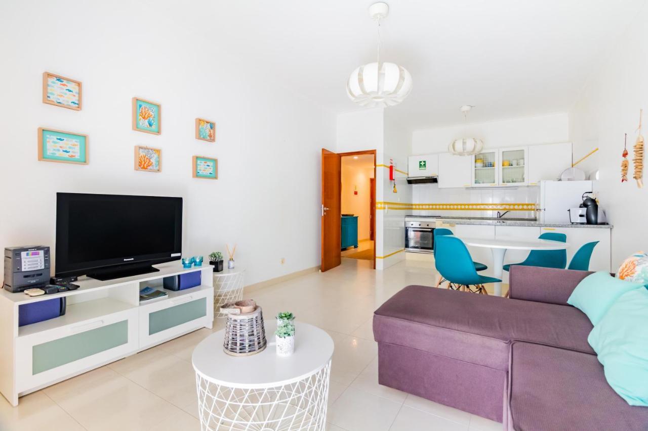 Quinta Palmeiras Pool & In Pera Apartment